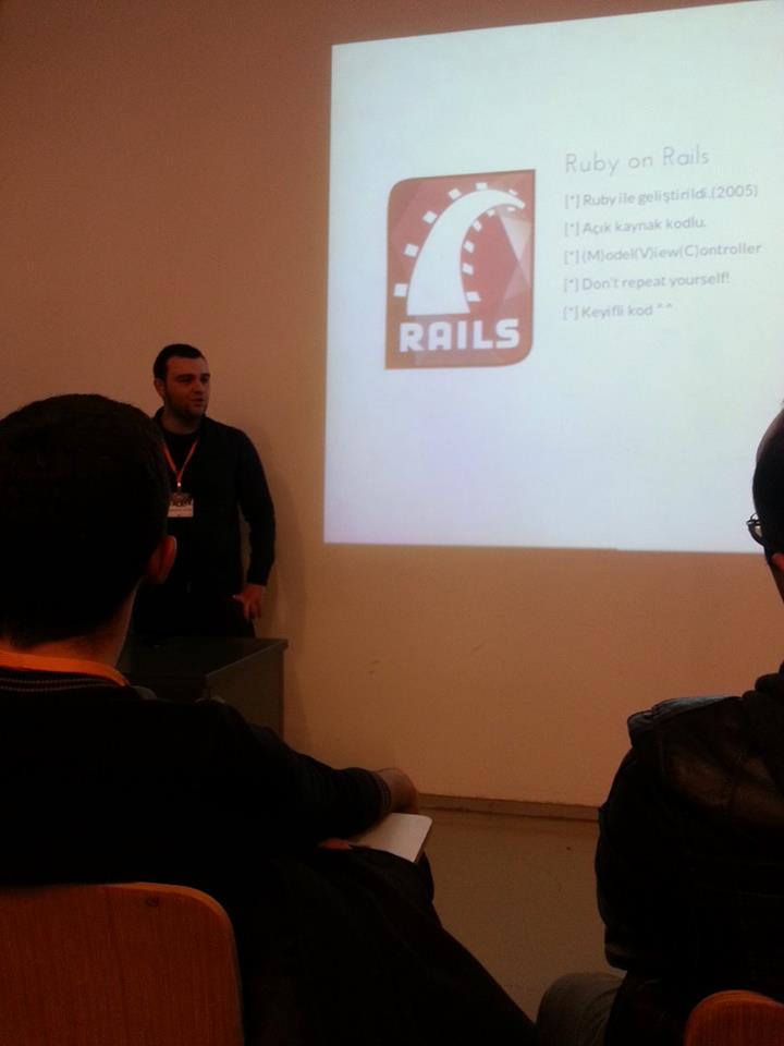 Özgür Yazılım ve Linux 
Günleri'nde yapmış olduğum Ruby on Rails Web Çatısı ve Güvenliği konulu sunumdan bir kare